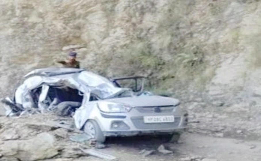 You are currently viewing शिमला में हुआ दर्दनाक हादसा, चलती कार पर पहाड़ी से गिरे पत्‍थर, दो चचेरे भाईयों की मौत