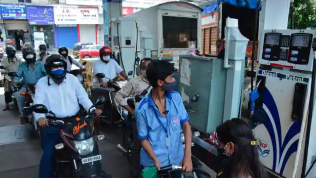 Read more about the article महंगाई की मारः श्रीगंगानगर में पेट्रोल पहुंचा 122 रुपये लीटर के पार