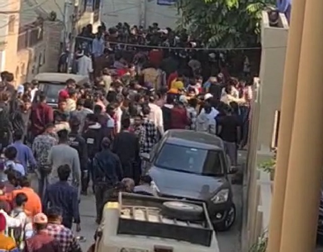 जालंधऱ में शिवदेवी स्कूल के बाहर हुड़दंग करने वाले 200 युवकों पर हुआ मामला दर्ज, पुलिस कर रही कार्रवाई की तैयारी