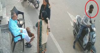 लुधियाना में परिजनों से बात कर रही महिला के सामने स्कूटी लेकर भागा चोर… पढ़ें पूरी खबर